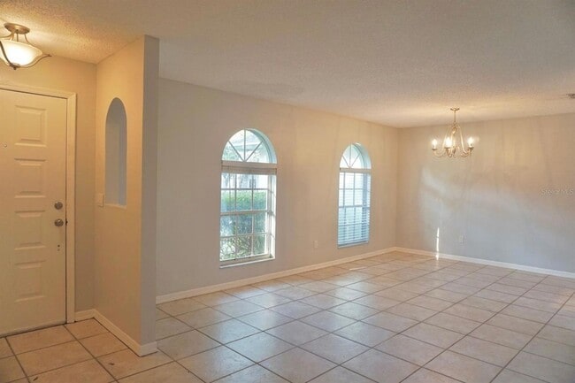 1422 Chamberlain Loop