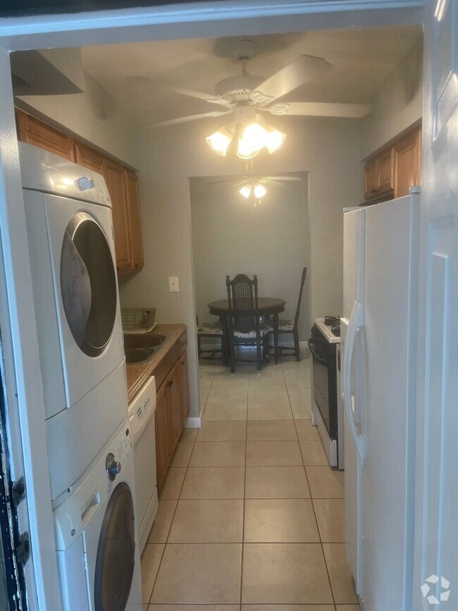 Building Photo - 255 SW 7th St Unit 4 Rental