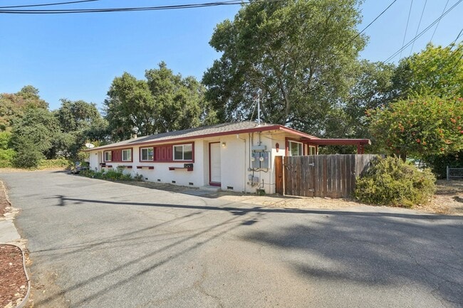 Building Photo - 135 Warren Ave Rental