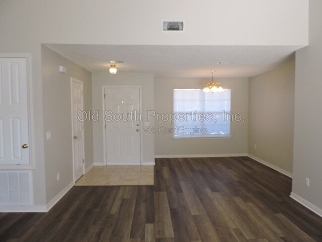 Photo - 555 Batten Blvd