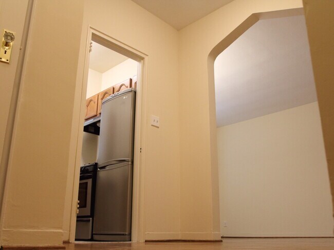 Entry way - 1010 25th St NW Unidad 609