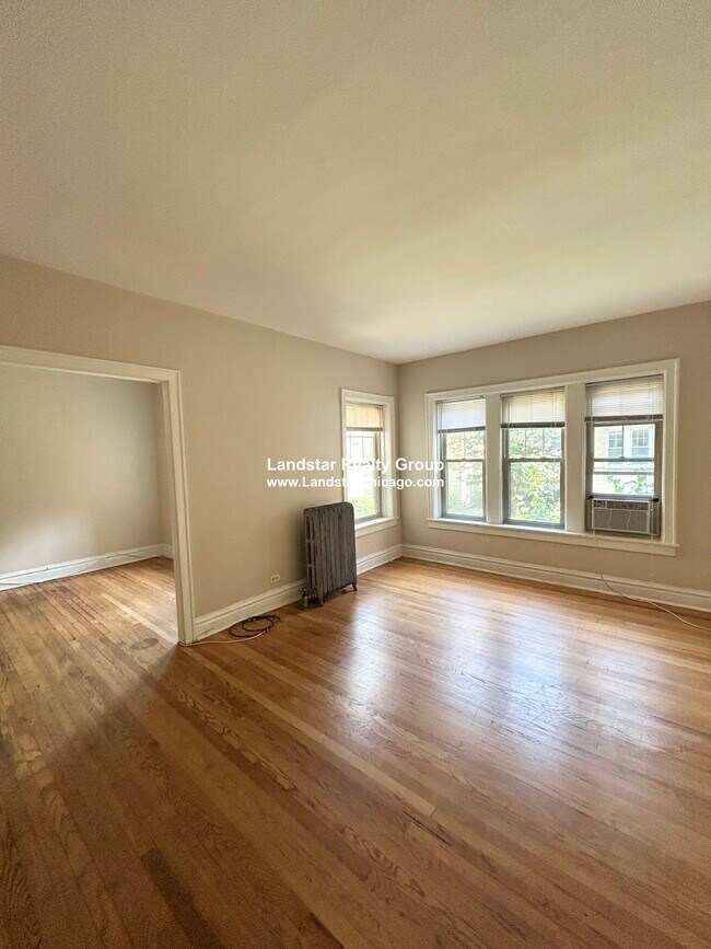 Building Photo - 916 Reba Pl Unit 1N