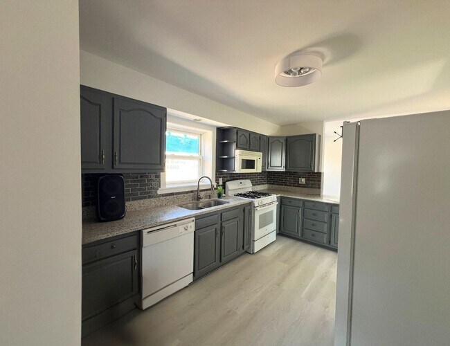 Photo - 4343 W Diversey Ave