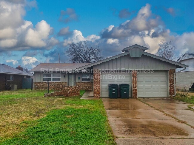 Building Photo - 4841 Newport Dr