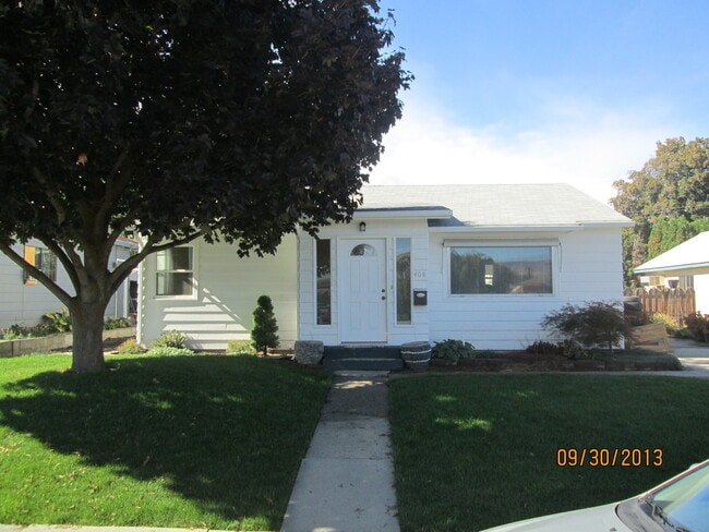 Photo - 2 bedroom home with great back yard!