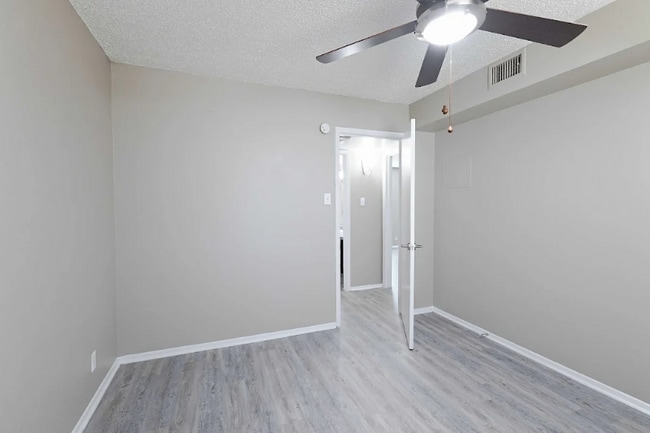 Photo - 531 Bedford Rd