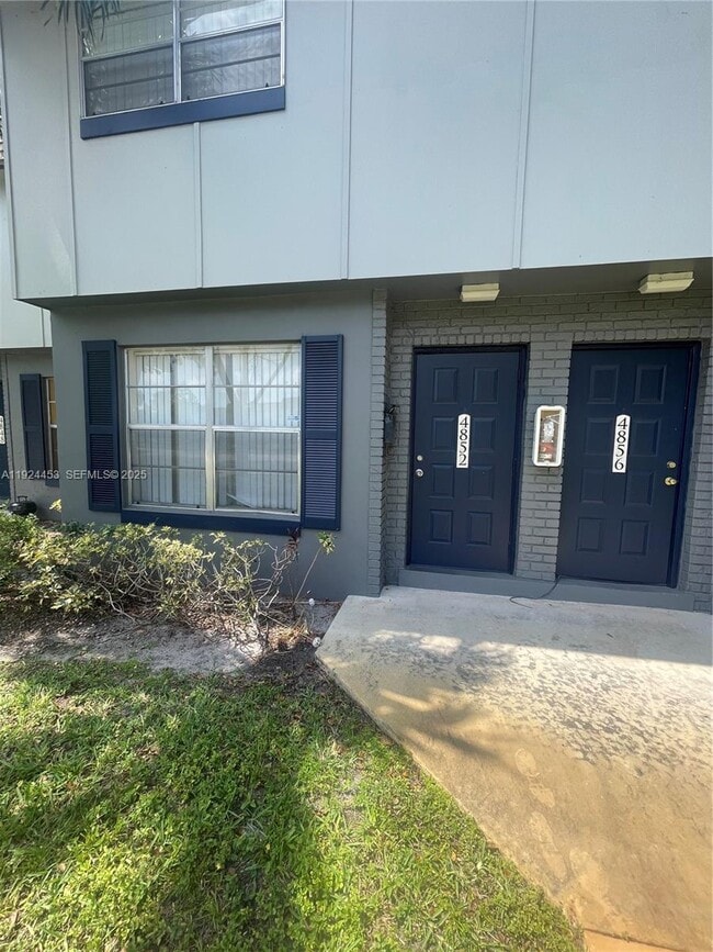 Building Photo - 4852 NW 9th Dr Unit 4852