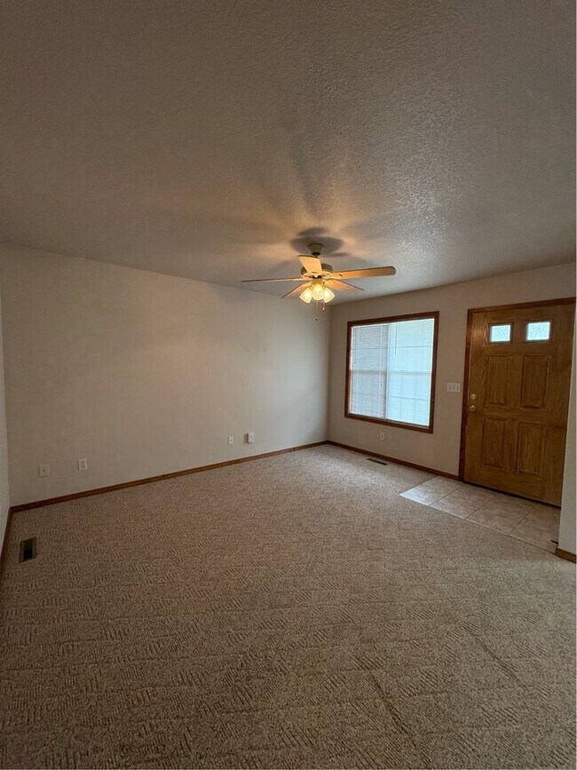 2913-2915 N Santa Fe