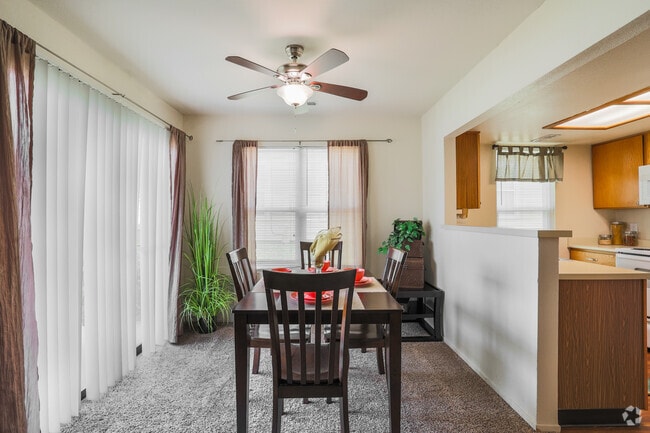 2BR, 2BA - 986SF