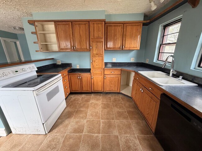 Photo - 2027 Boyd St