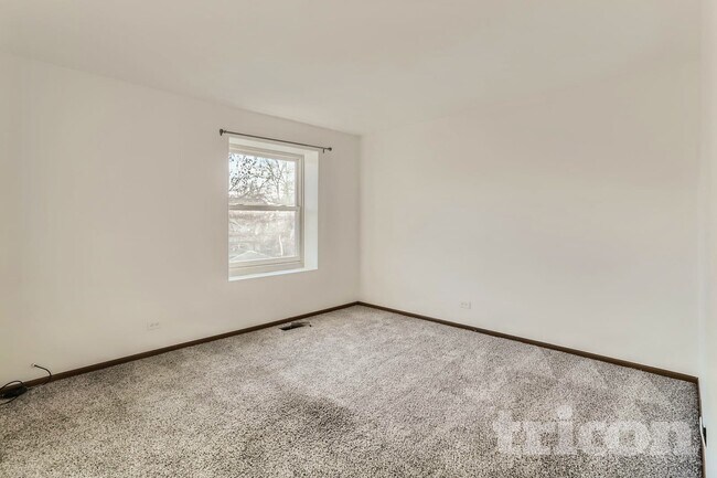 Photo - 1419 Farrington Ln