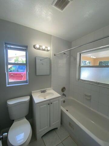 Photo - 522-552 52nd St
