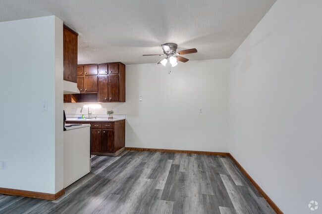 1BR, 1BA - 648SF - Dining