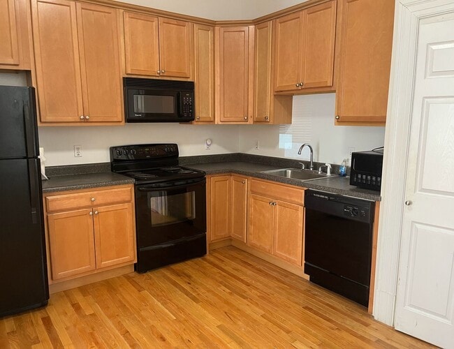 Building Photo - 2724-21FL Salena St Unit 2724 1FL