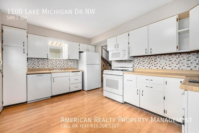 Photo - 1100 Lake Michigan Dr NW