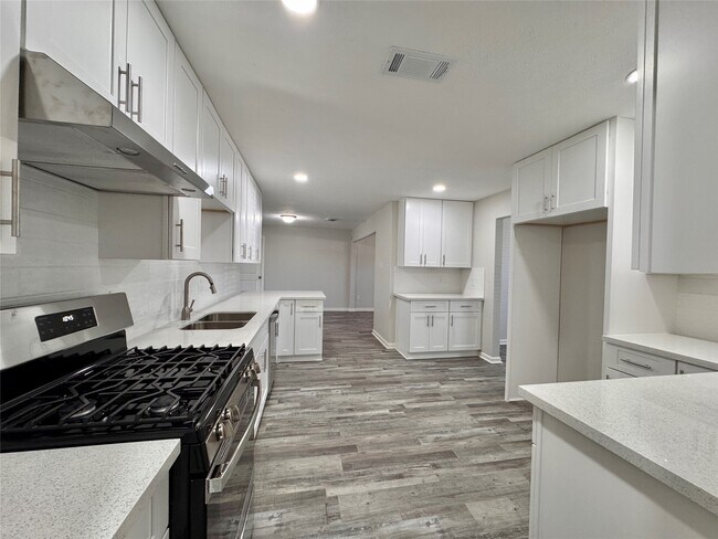 Photo - 5115 Hialeah Dr