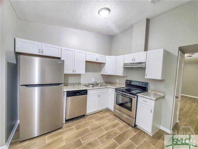 Building Photo - 430 Edgewater Rd Rental