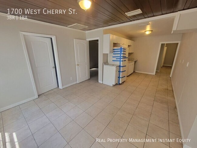 Photo - 1700 W Cherry St