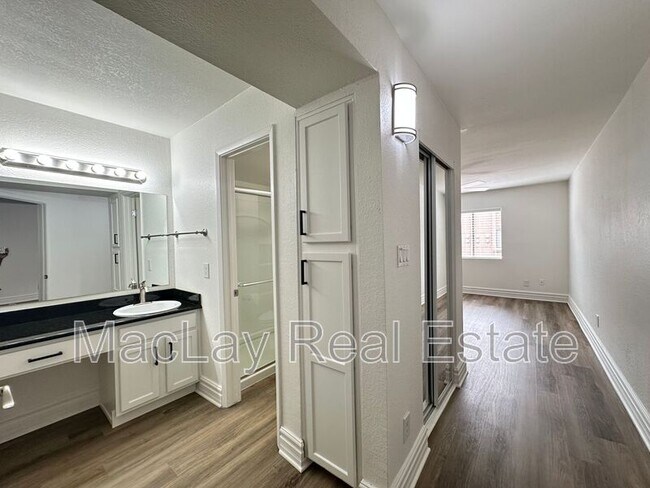 3825 E Camelback Rd Unit 110
