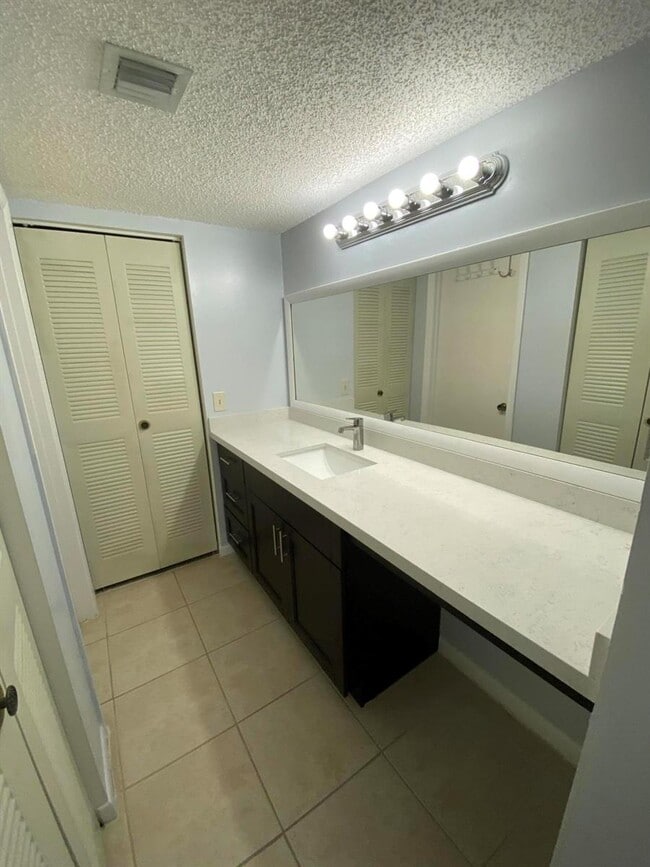 Photo - 9899 Westview Dr Unit 527
