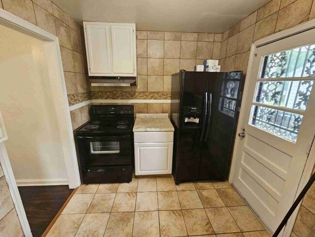 Photo - 464 Fernwood Ave