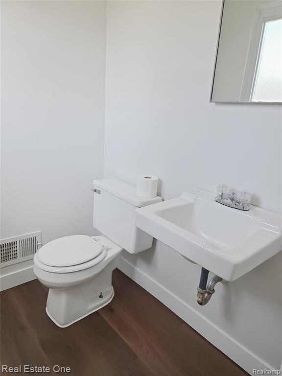 Photo - 15760 Oakbrook St