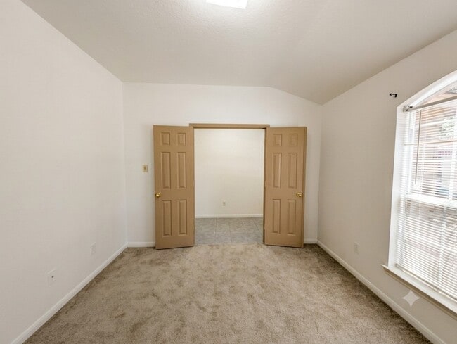 Photo - 21530 Falvel Lake Dr