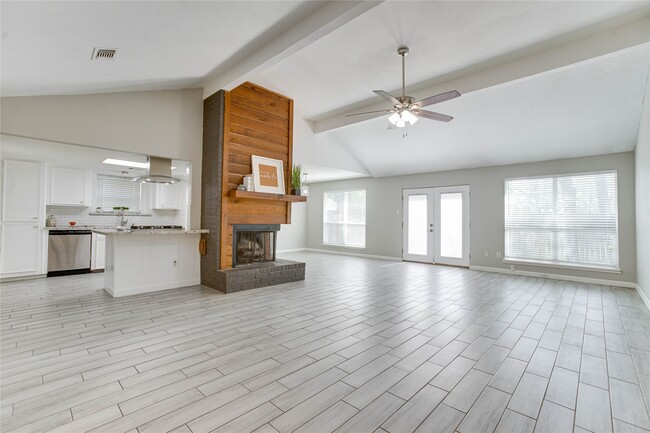 Photo - 128 N Deerfoot Cir