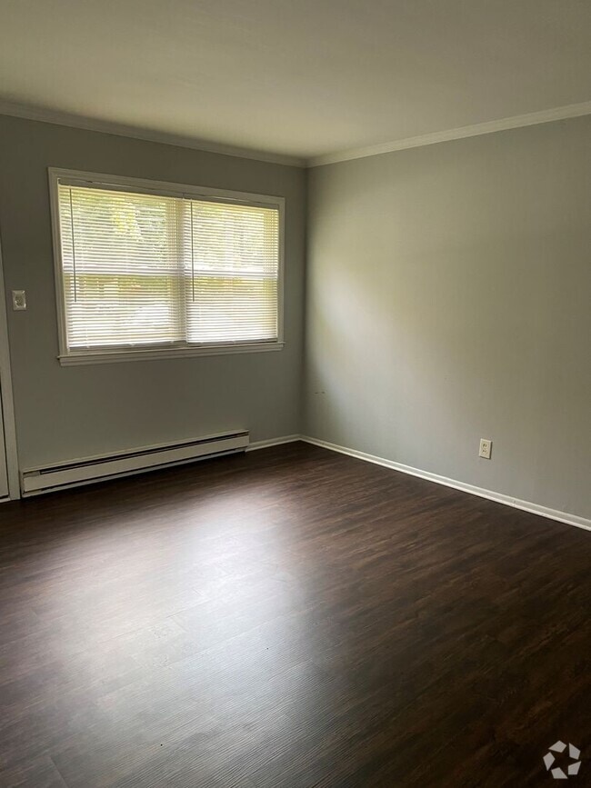 Building Photo - 3 Bedroom/ 1 Bath Home in Greensboro Locat...