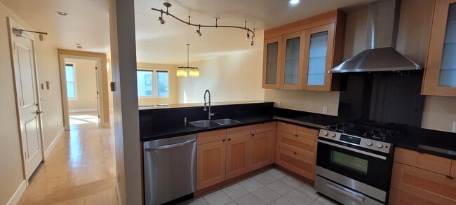 Open kitchen - 760 27th Ave Unit 760