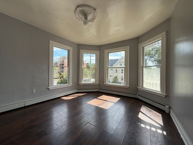 Building Photo - 745 George St Unit 2nd Floor