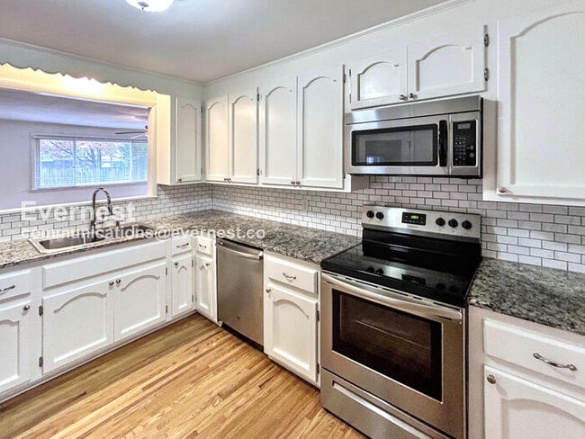 Photo - 115 Newport Dr