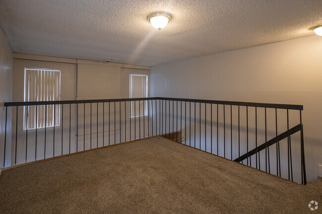 1BR, 1.5BA - 890SF
