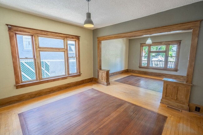 Building Photo - Single-Level 3 Bed / 2 Bath in Ogden — 1907 Charm Near Historic 25th Street