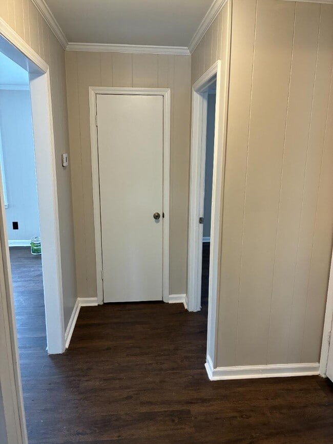 Photo - 803 Crawford St S