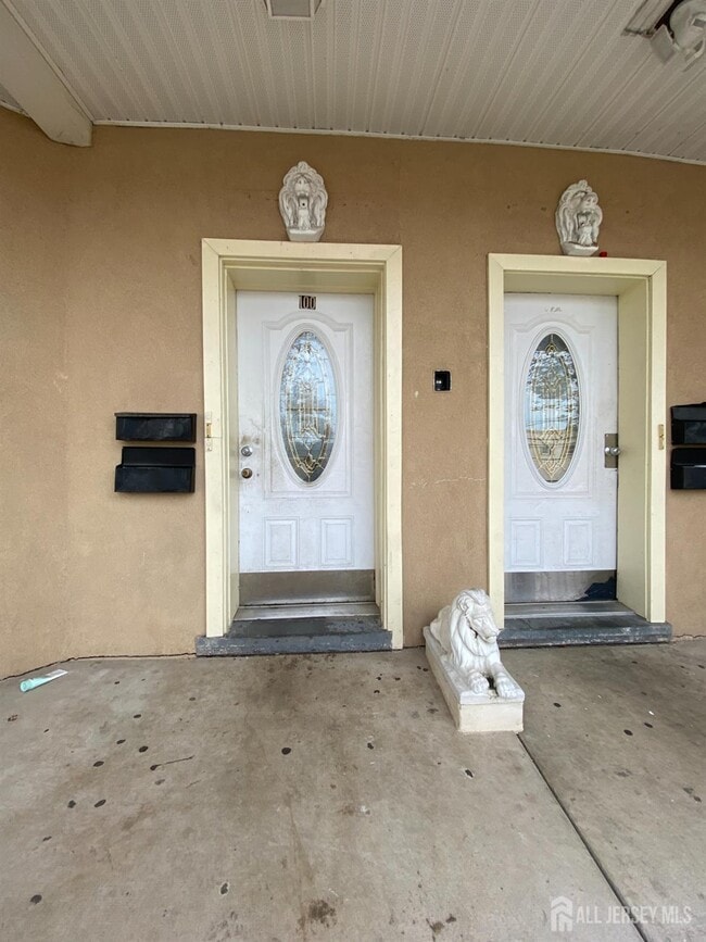 Building Photo - 98 Catalpa Ave Unit 2