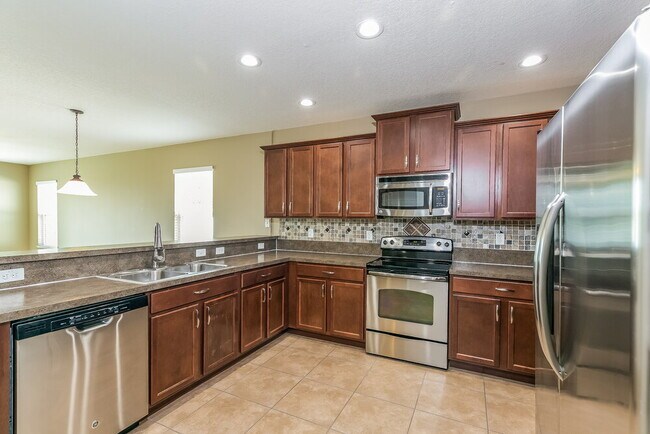 Photo - 121 Daigledog St