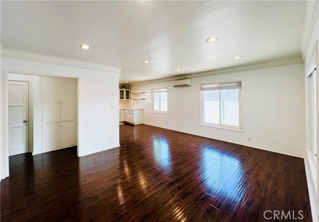 Photo - 5118 Riverton Ave