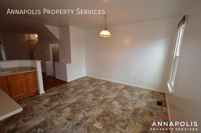 Photo - 1016 Meandering Way