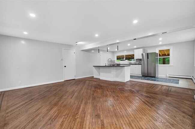 Photo - 52 Luxton Lake Rd