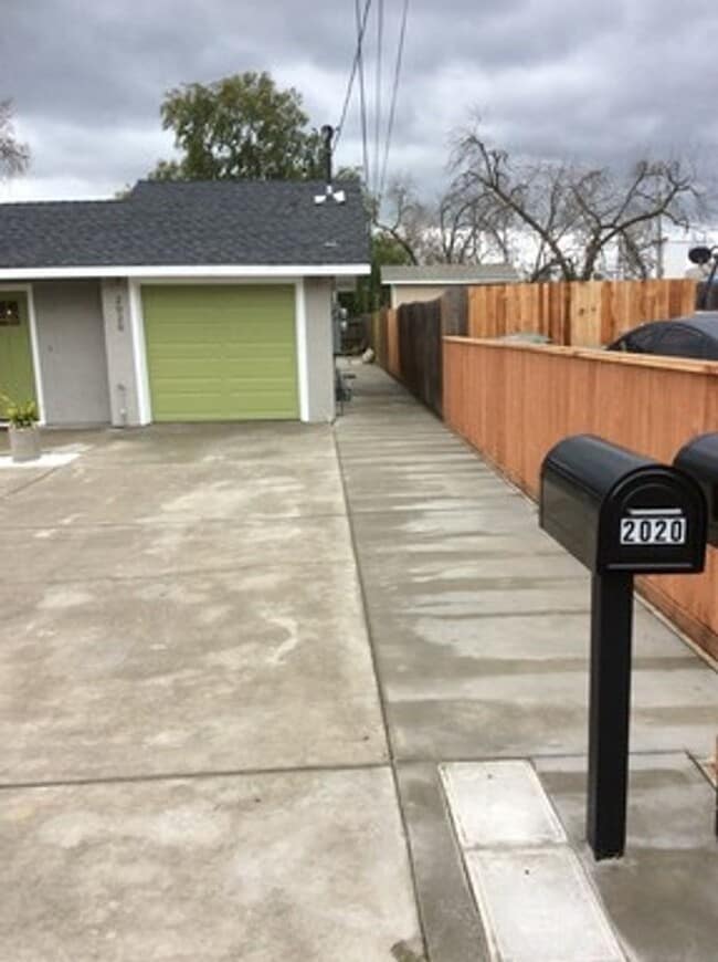 Building Photo - 2 bed/2 bath charming TINY house in Concord Unit 2016 Belmont Rd ADU