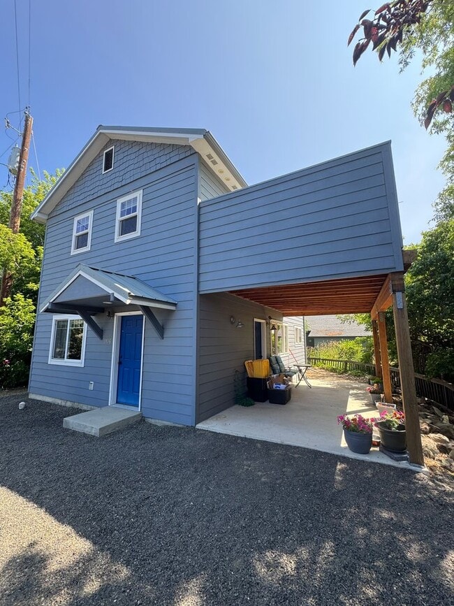 3-Bed, 3-Bath Home for Lease w/ Rooftop De... - 3-Bed, 3-Bath Home for Lease w/ Rooftop De...