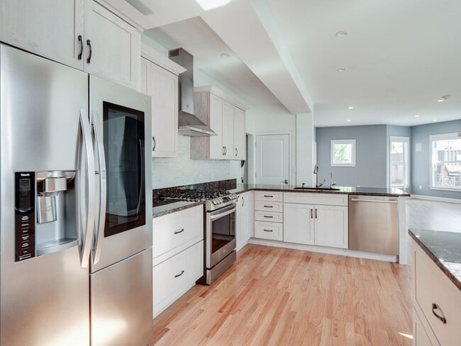 Building Photo - 390 Medford St Unit 2