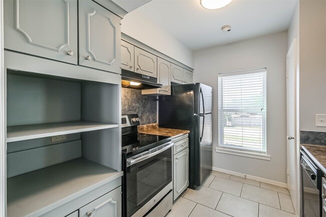 Photo - 5922 Fairdale Ln