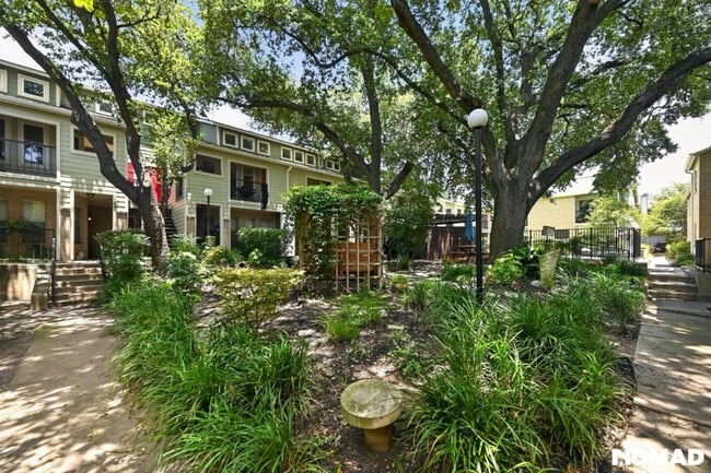 Photo - 2104 Cullen Ave