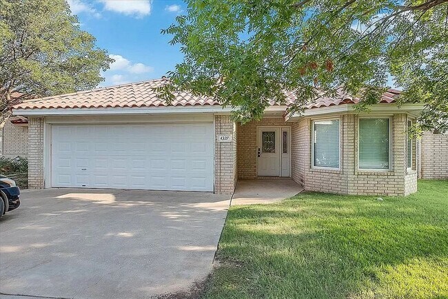 *Hillcrest Country Club Home* - *Hillcrest Country Club Home*