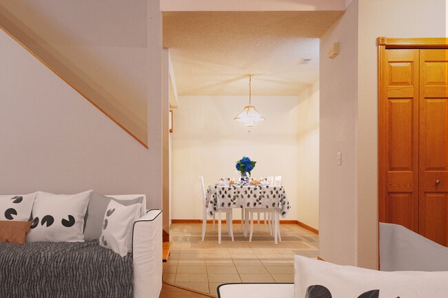 Photo - 909 Fraser Ln