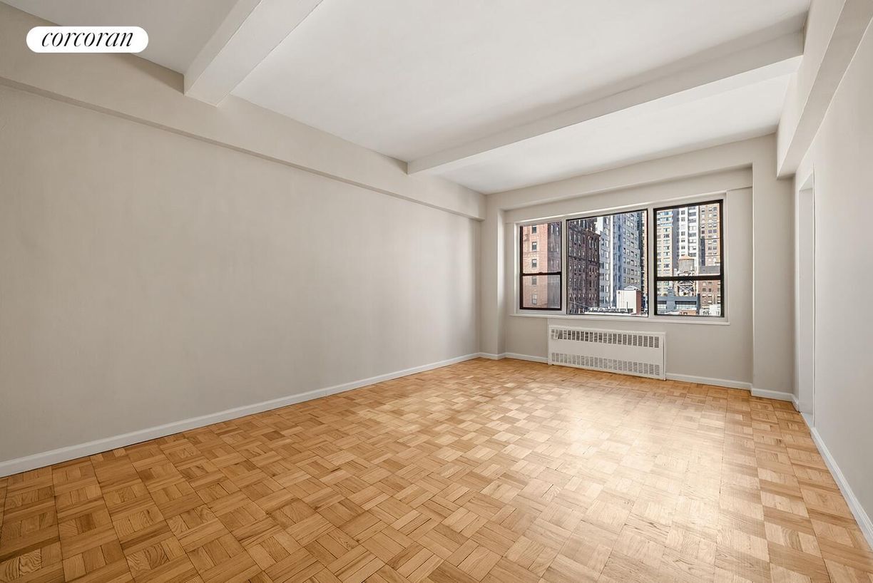 Photo - 30 E 37th St