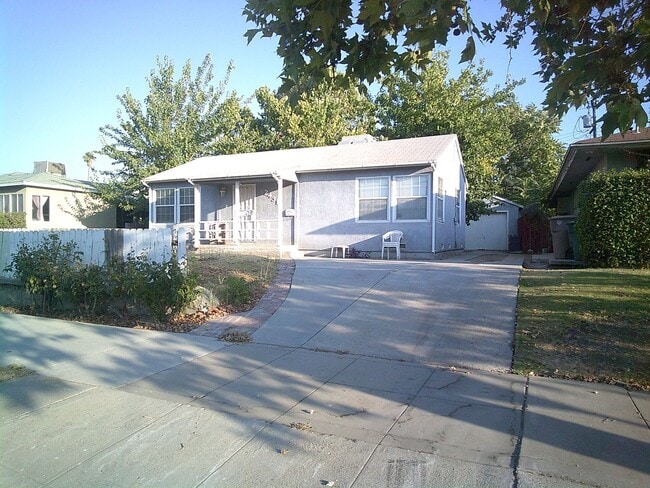 Building Photo - 2431 Chester Ln Rental
