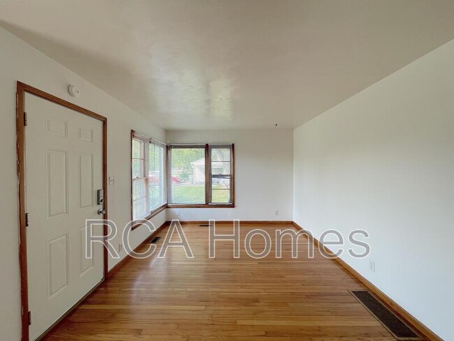 Photo - 3853 S State Ave